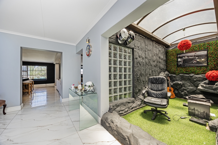 5 Bedroom Property for Sale in Haasendal Western Cape